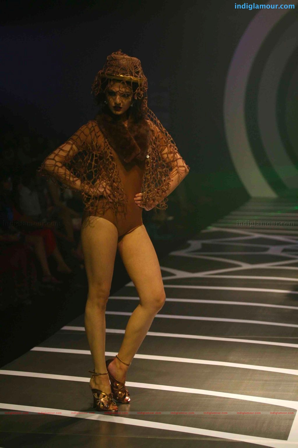 Anushka Sharma walks the ramp for rina dhaka at HDIL India couture week Event hd photo