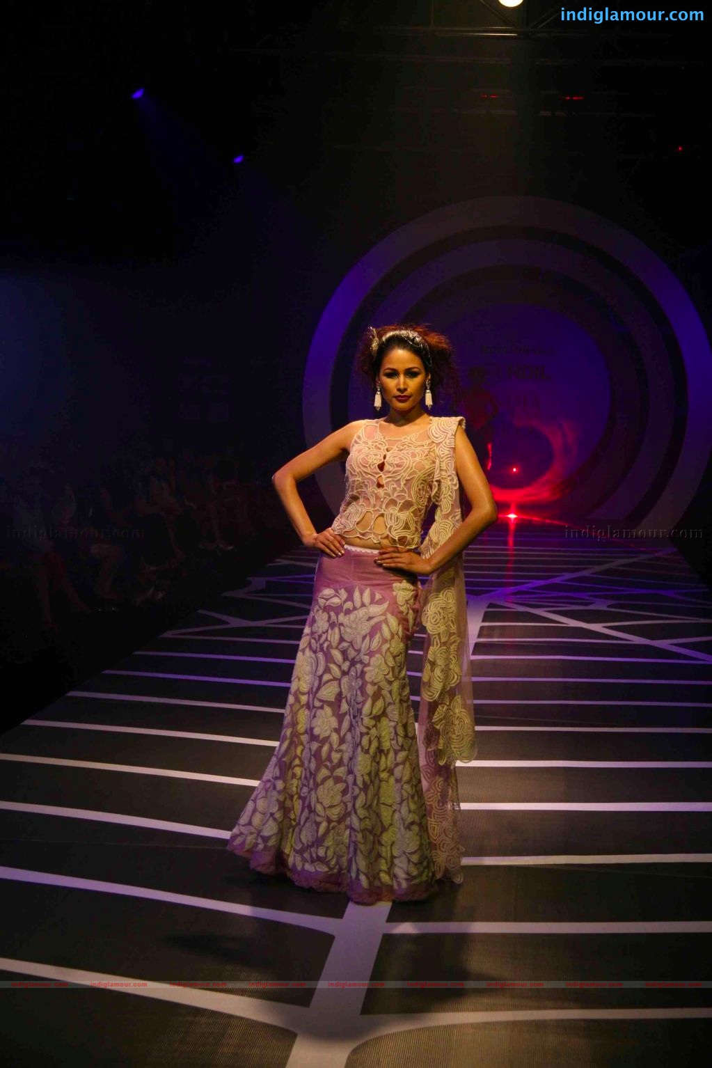 Anushka Sharma walks the ramp for rina dhaka at HDIL India couture week Event hd photo