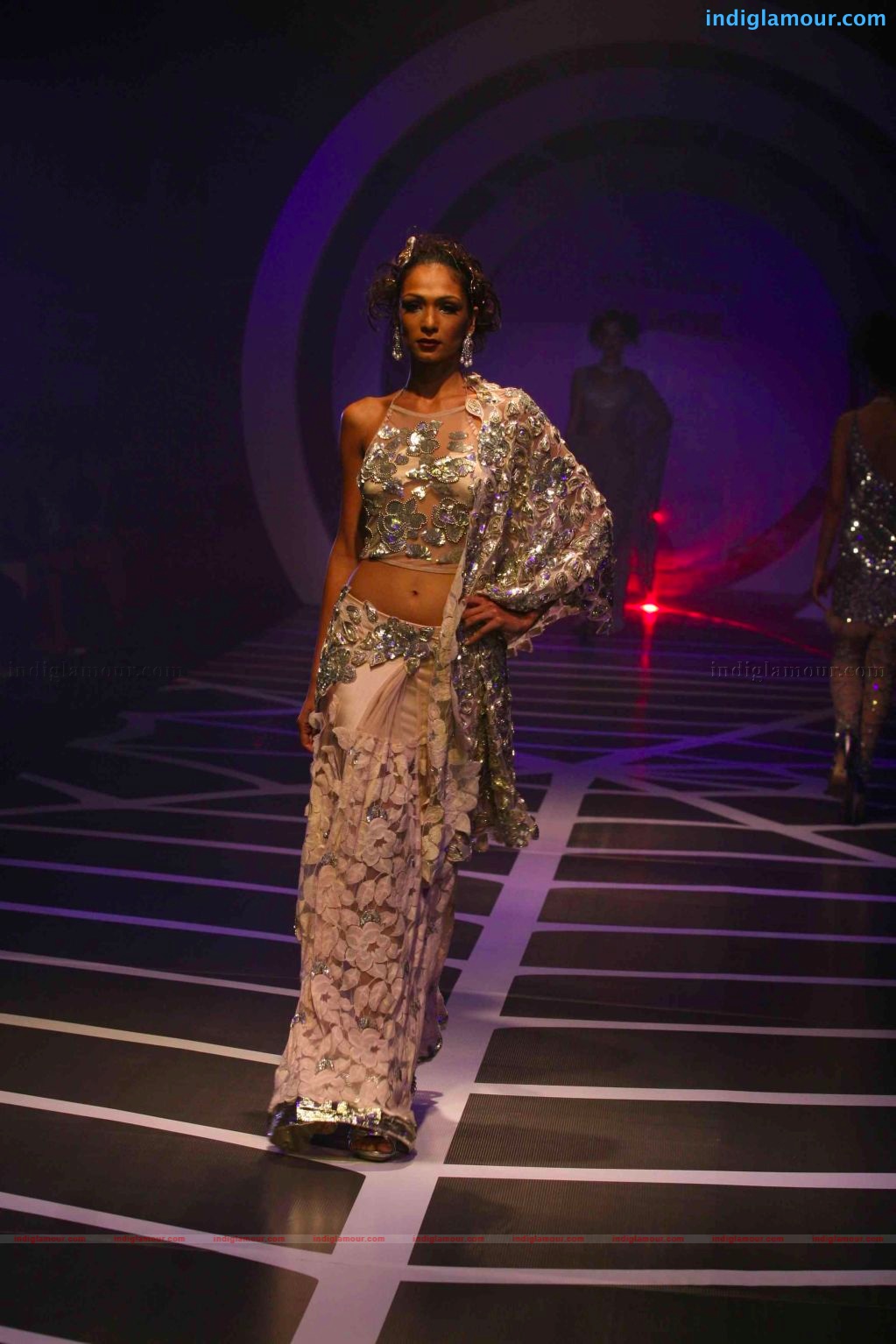 Anushka Sharma walks the ramp for rina dhaka at HDIL India couture week Event hd photo
