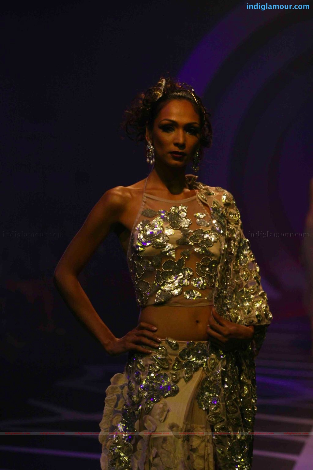 Anushka Sharma walks the ramp for rina dhaka at HDIL India couture week Event hd photo