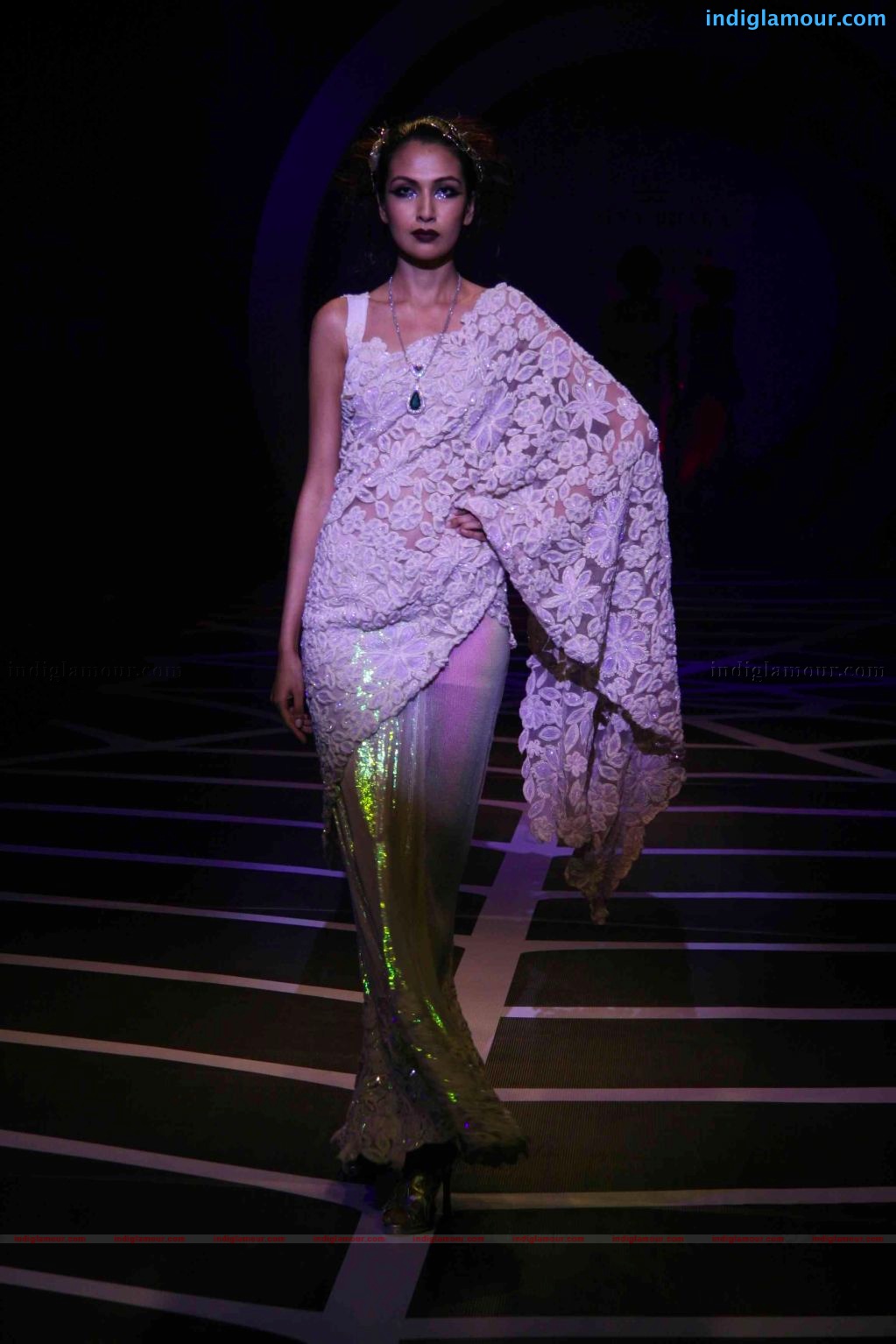 Anushka Sharma walks the ramp for rina dhaka at HDIL India couture week Event hd photo