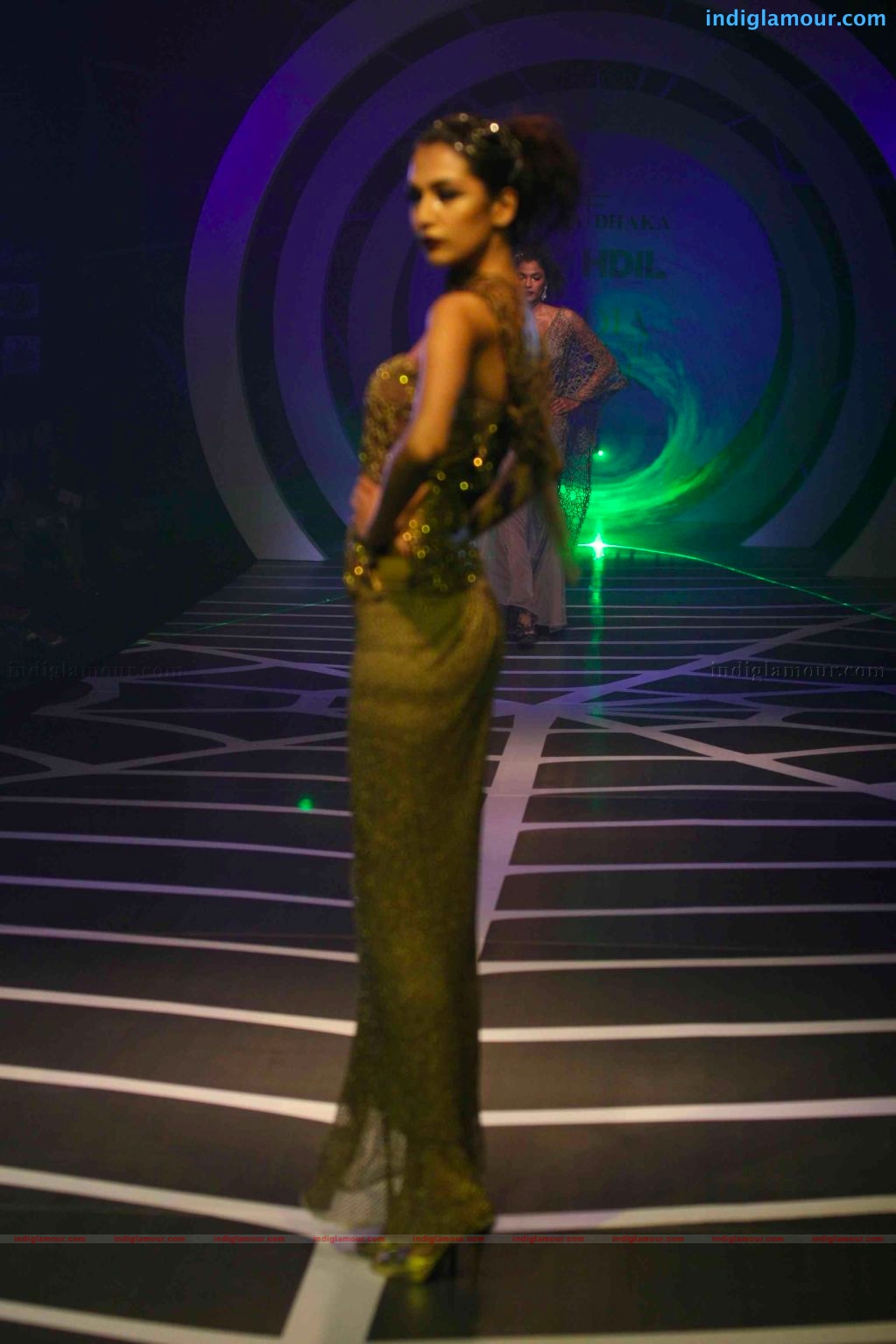 Anushka Sharma walks the ramp for rina dhaka at HDIL India couture week Event hd photo