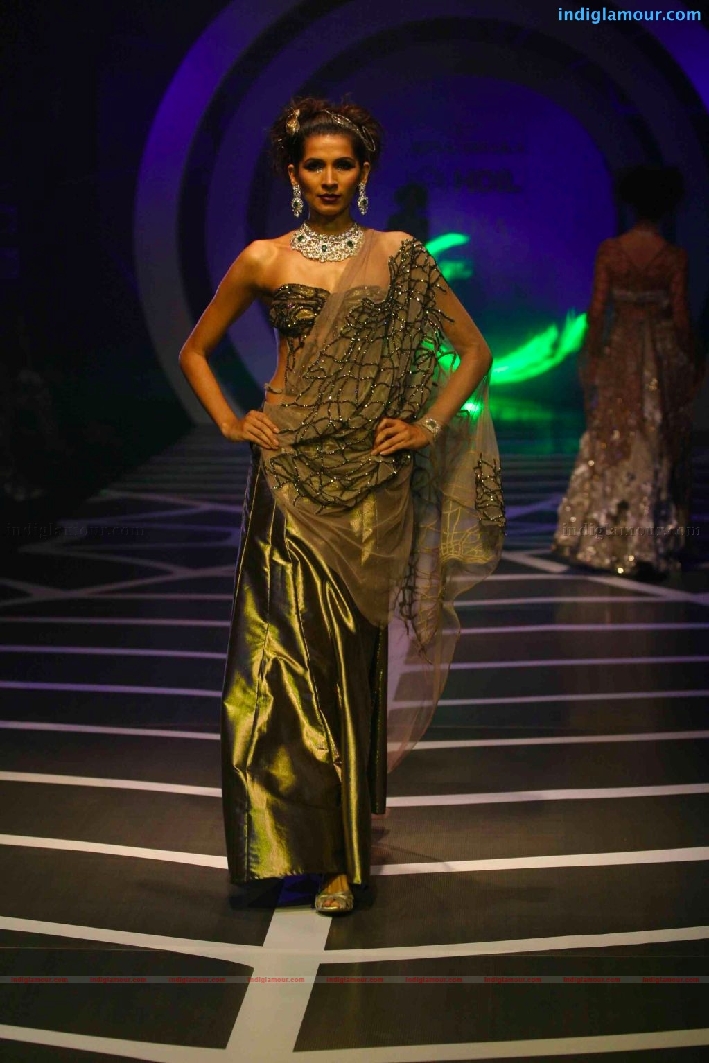 Anushka Sharma walks the ramp for rina dhaka at HDIL India couture week Event hd photo