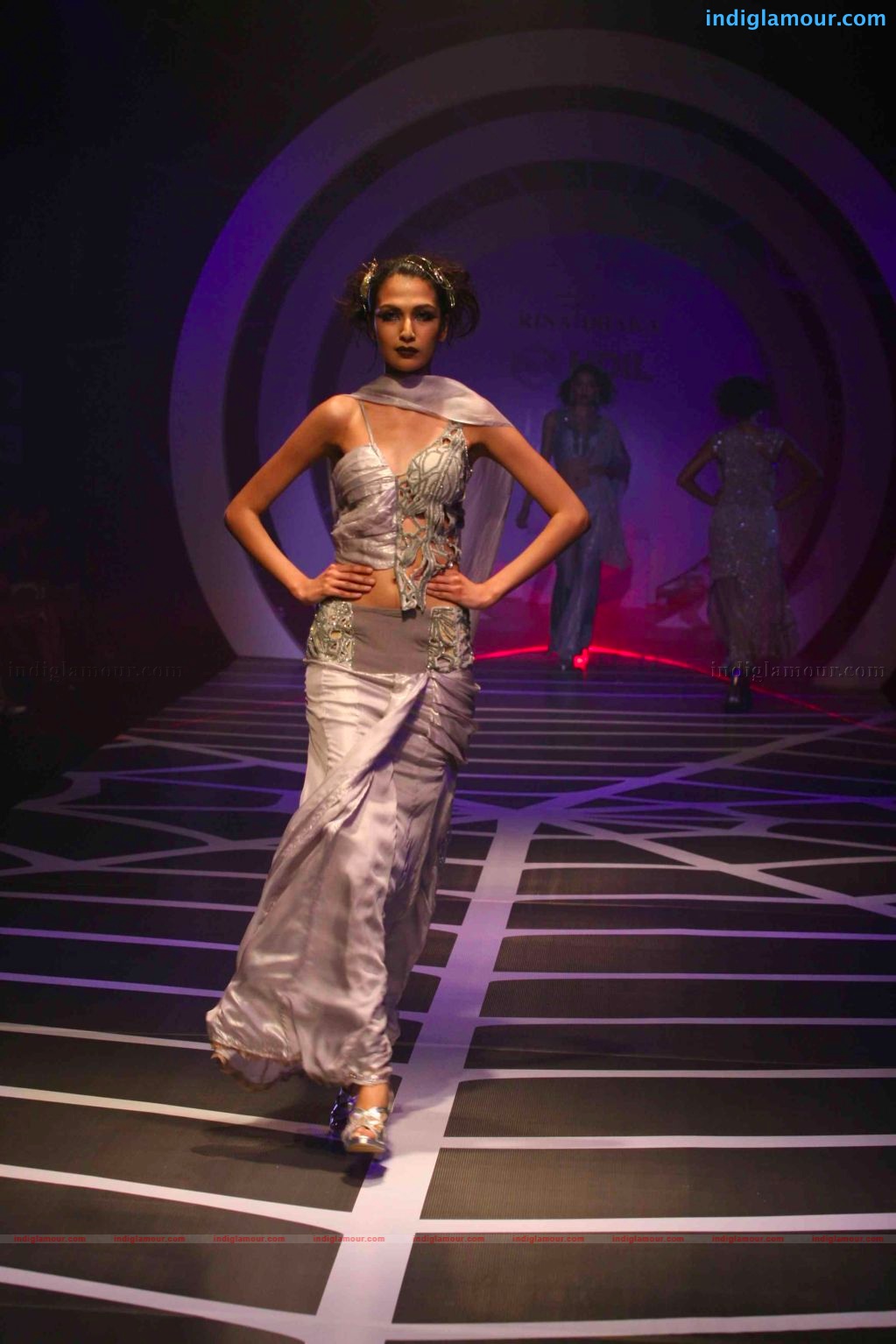 Anushka Sharma walks the ramp for rina dhaka at HDIL India couture week Event hd photo