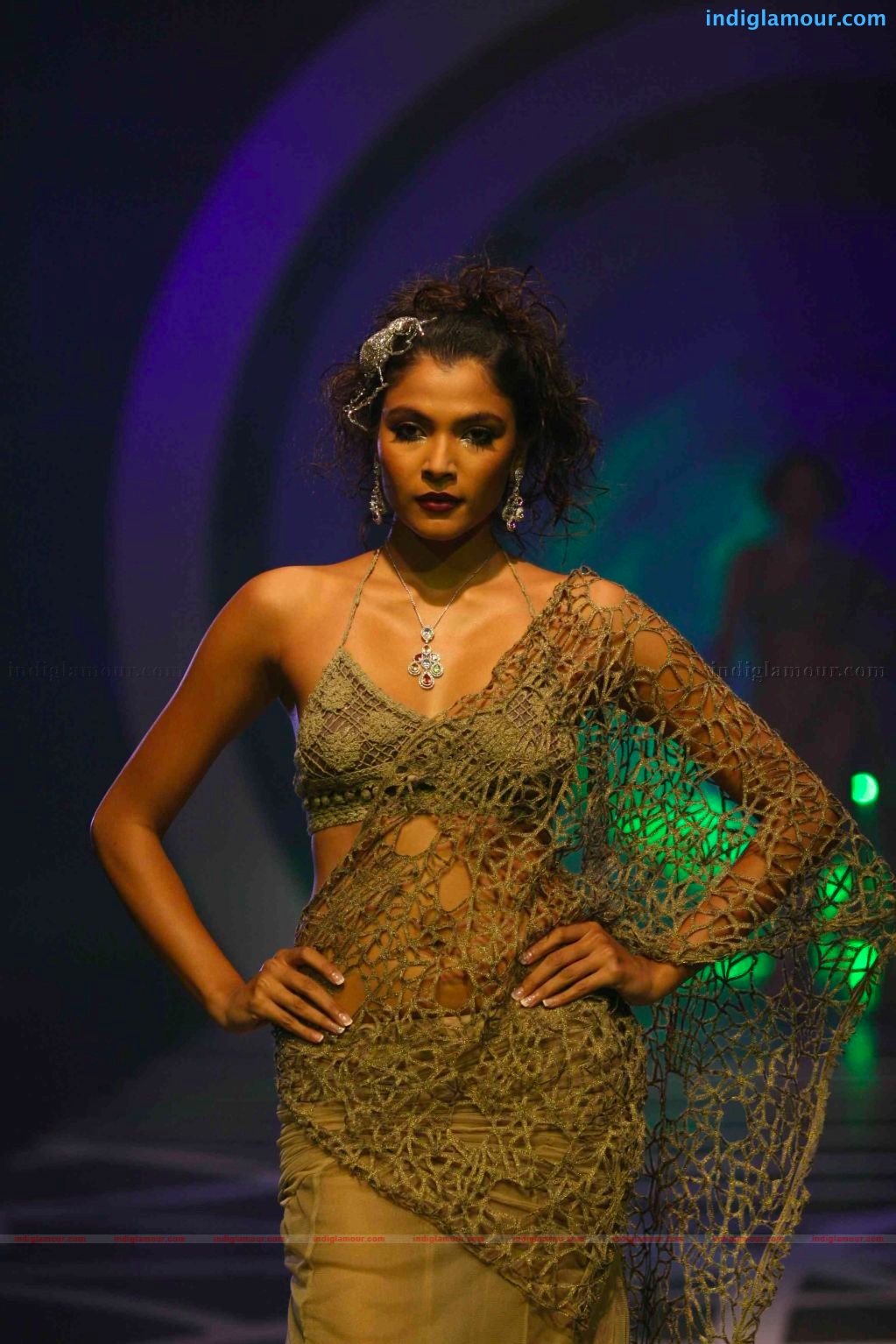Anushka Sharma walks the ramp for rina dhaka at HDIL India couture week Event hd photo