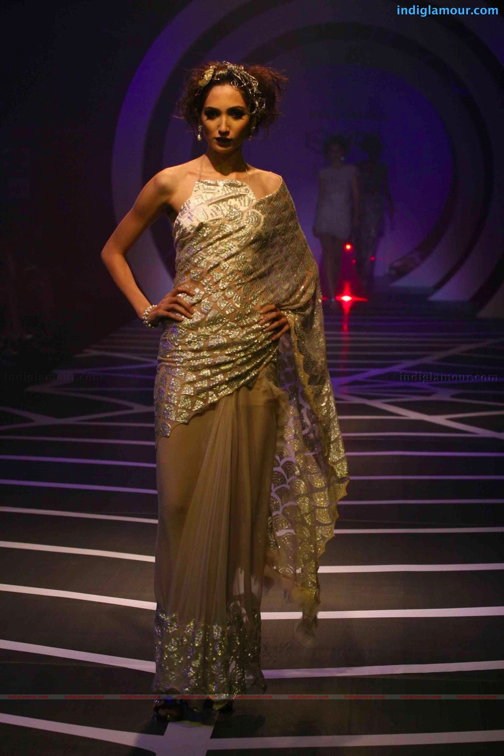 Anushka Sharma walks the ramp for rina dhaka at HDIL India couture week Event hd photo