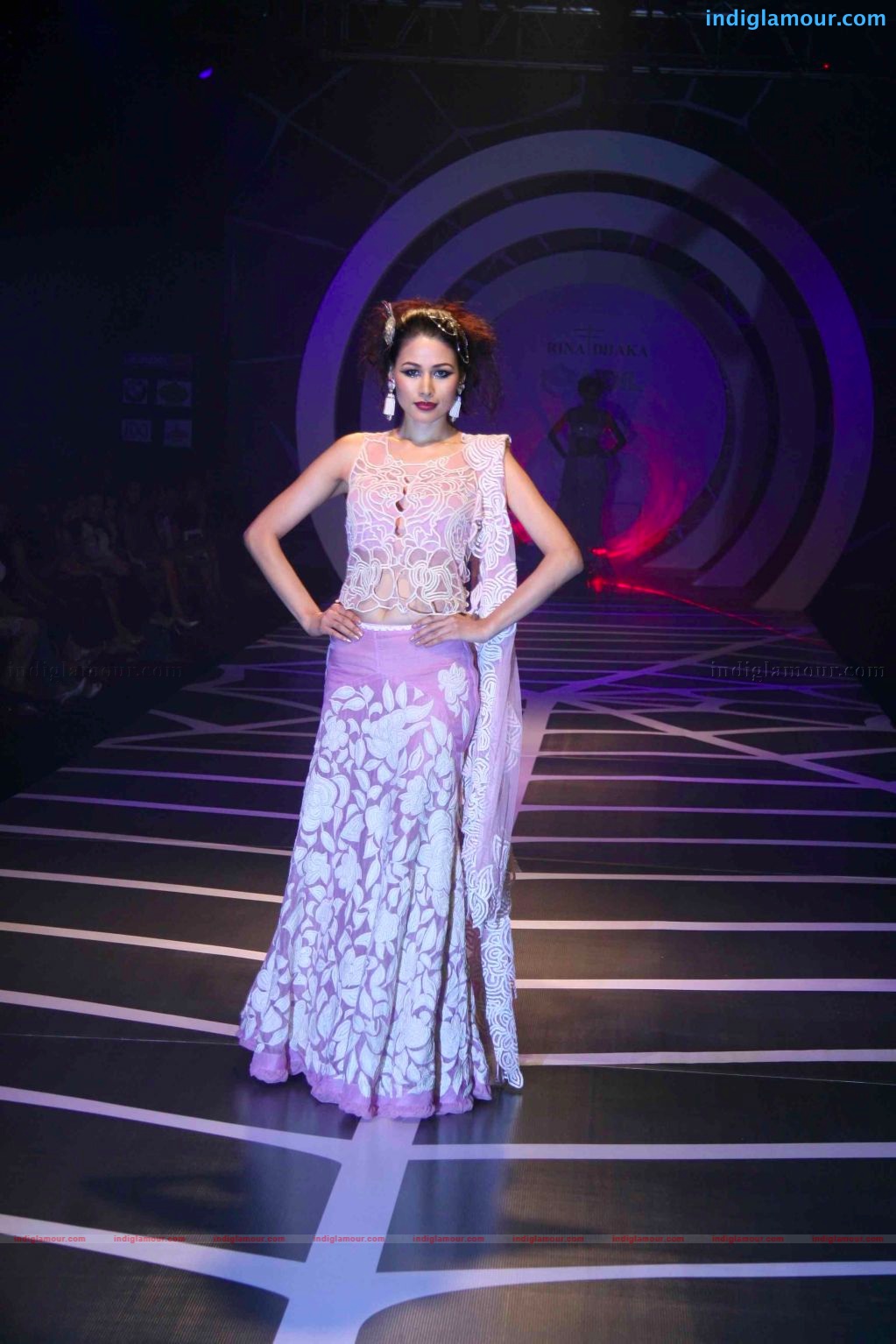 Anushka Sharma walks the ramp for rina dhaka at HDIL India couture week Event hd photo
