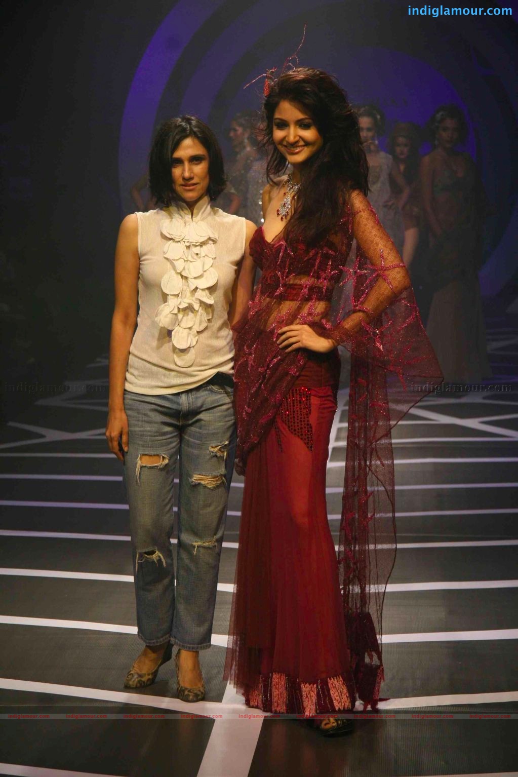 Anushka Sharma walks the ramp for rina dhaka at HDIL India couture week Event hd photo