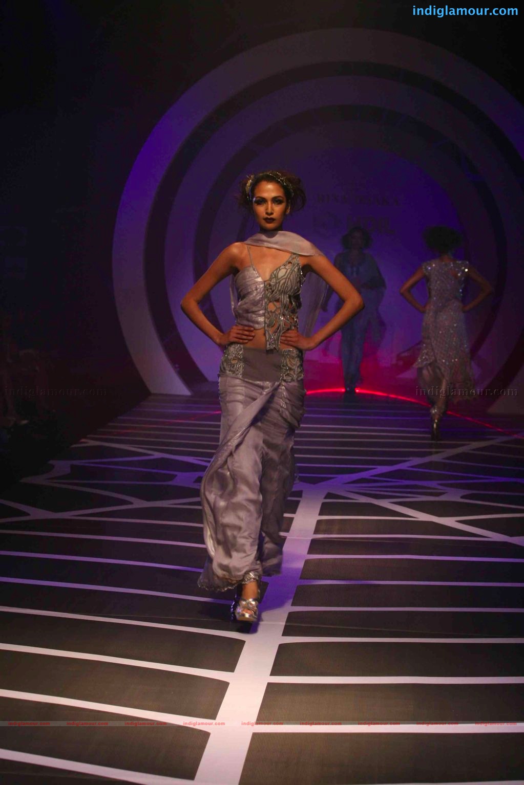 Anushka Sharma walks the ramp for rina dhaka at HDIL India couture week Event hd photo