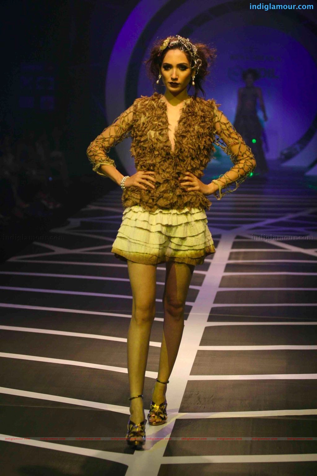 Anushka Sharma walks the ramp for rina dhaka at HDIL India couture week Event hd photo