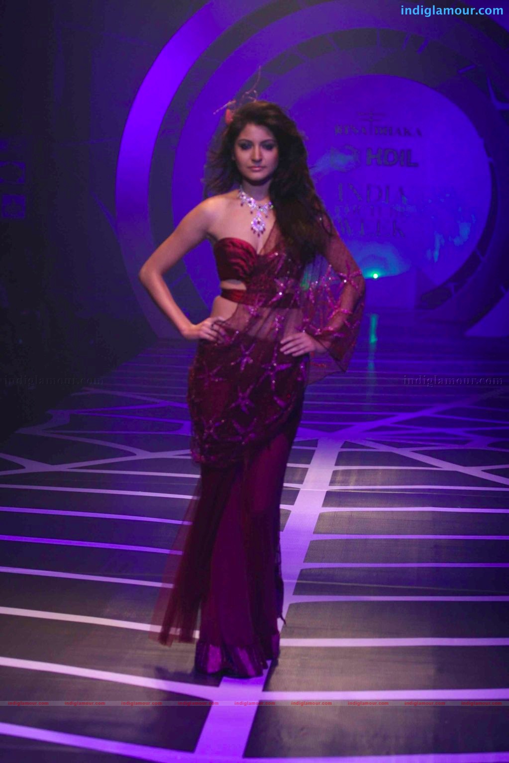 Anushka Sharma walks the ramp for rina dhaka at HDIL India couture week Event hd photo