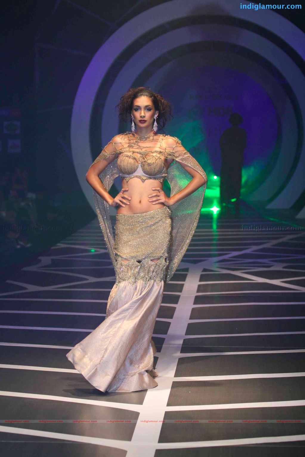 Anushka Sharma walks the ramp for rina dhaka at HDIL India couture week Event hd photo