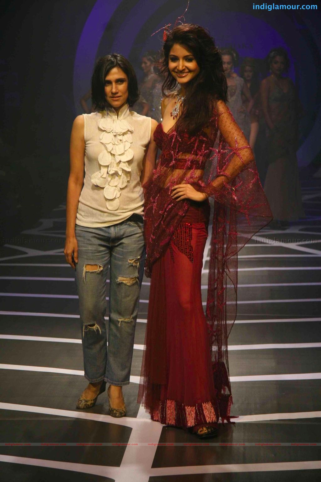 Anushka Sharma walks the ramp for rina dhaka at HDIL India couture week Event hd photo