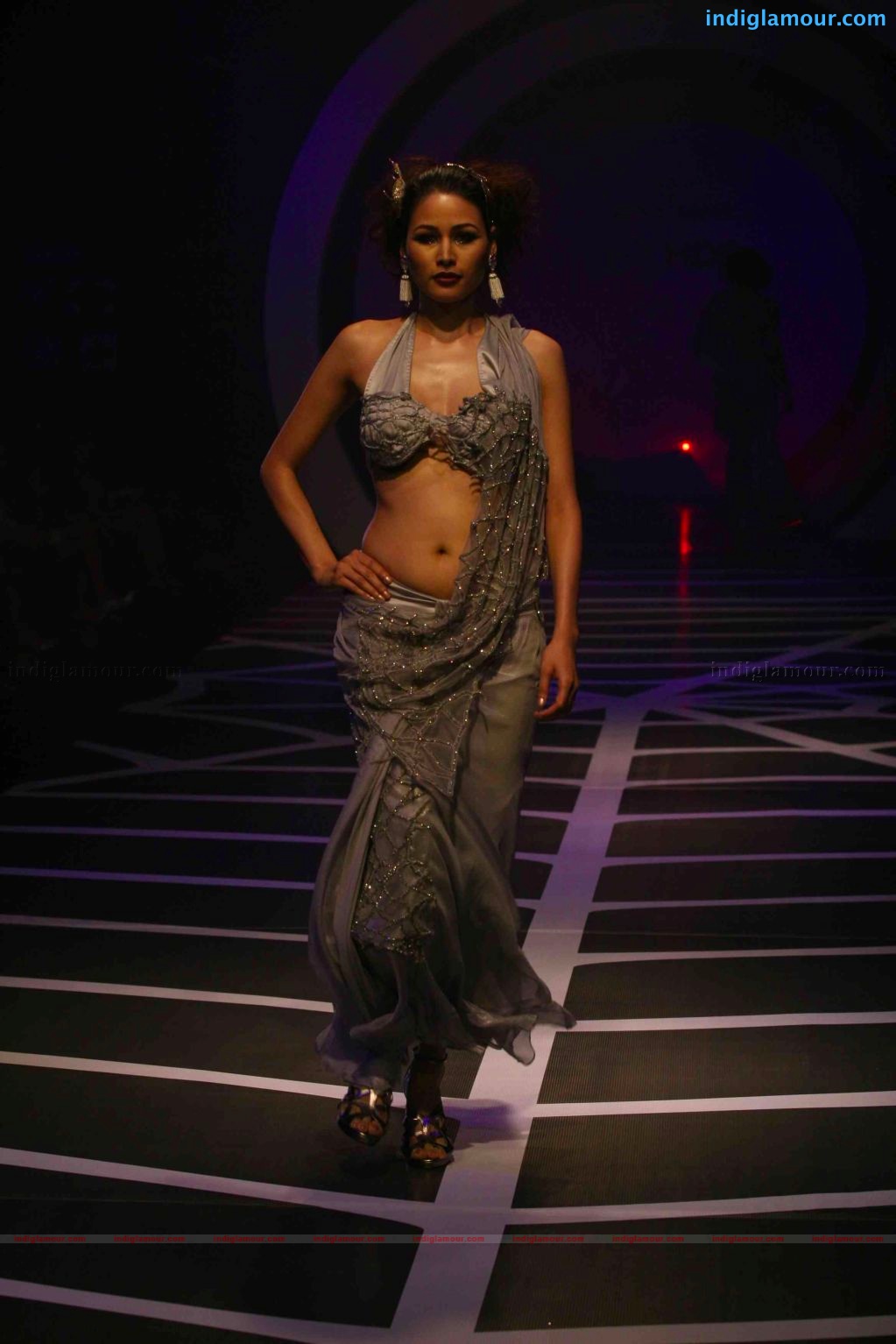Anushka Sharma walks the ramp for rina dhaka at HDIL India couture week Event hd photo