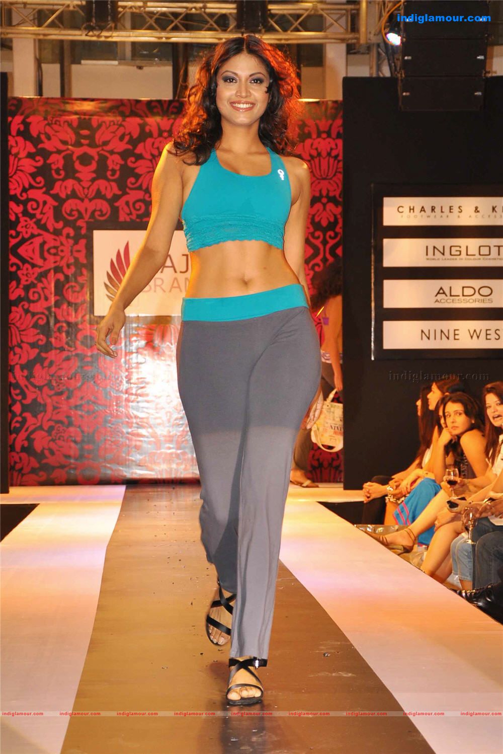Malaika Arora Khan on the Ramp for Newly Open G7 Mall at Versova photos Event hd photo