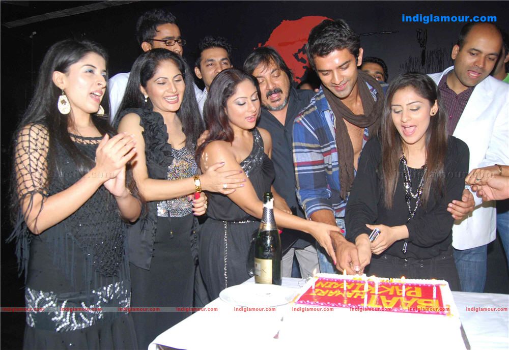 Celebrates 100 episodes completion party of Baat Hamari Pakkhi Hai serial Event hd photo