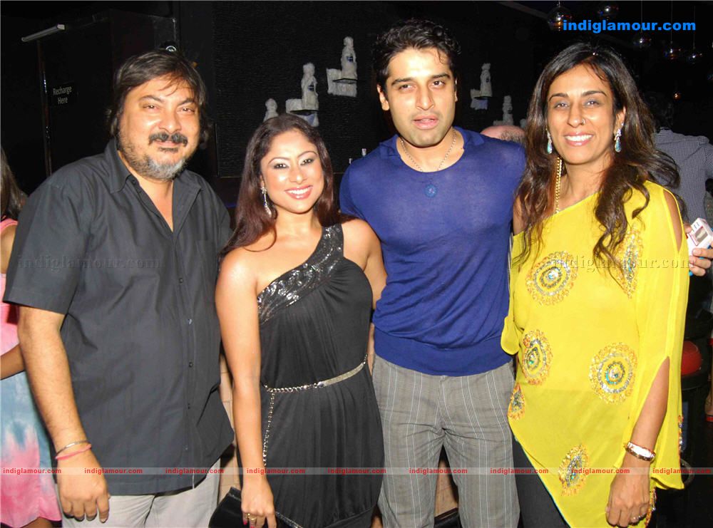 Celebrates 100 episodes completion party of Baat Hamari Pakkhi Hai serial Event hd photo