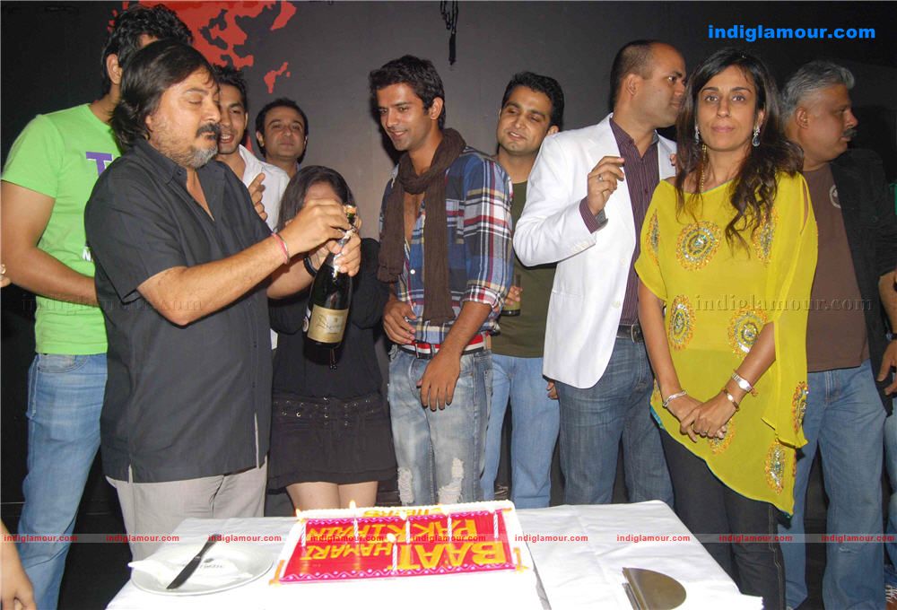 Celebrates 100 episodes completion party of Baat Hamari Pakkhi Hai serial Event hd photo