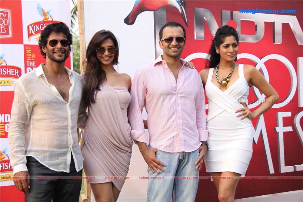 Kingfisher calender girls on location of shooting with Deepika and Sidarth Folder 1 Event hd photo
