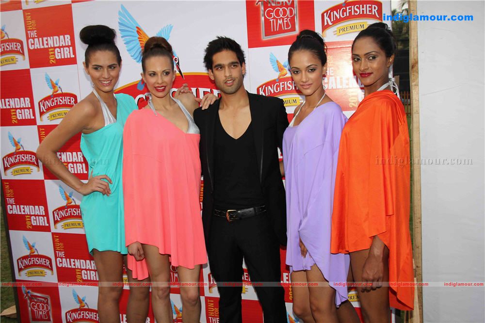 Kingfisher calender girls on location of shooting with Deepika and Sidarth Folder 1 Event hd photo