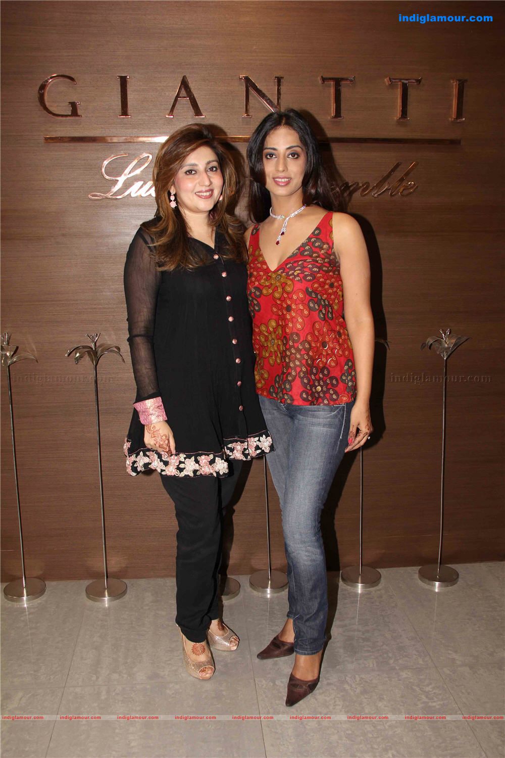 Mahie Gill and Archana Kochar at Gitanjali Gianti Store Event hd photo