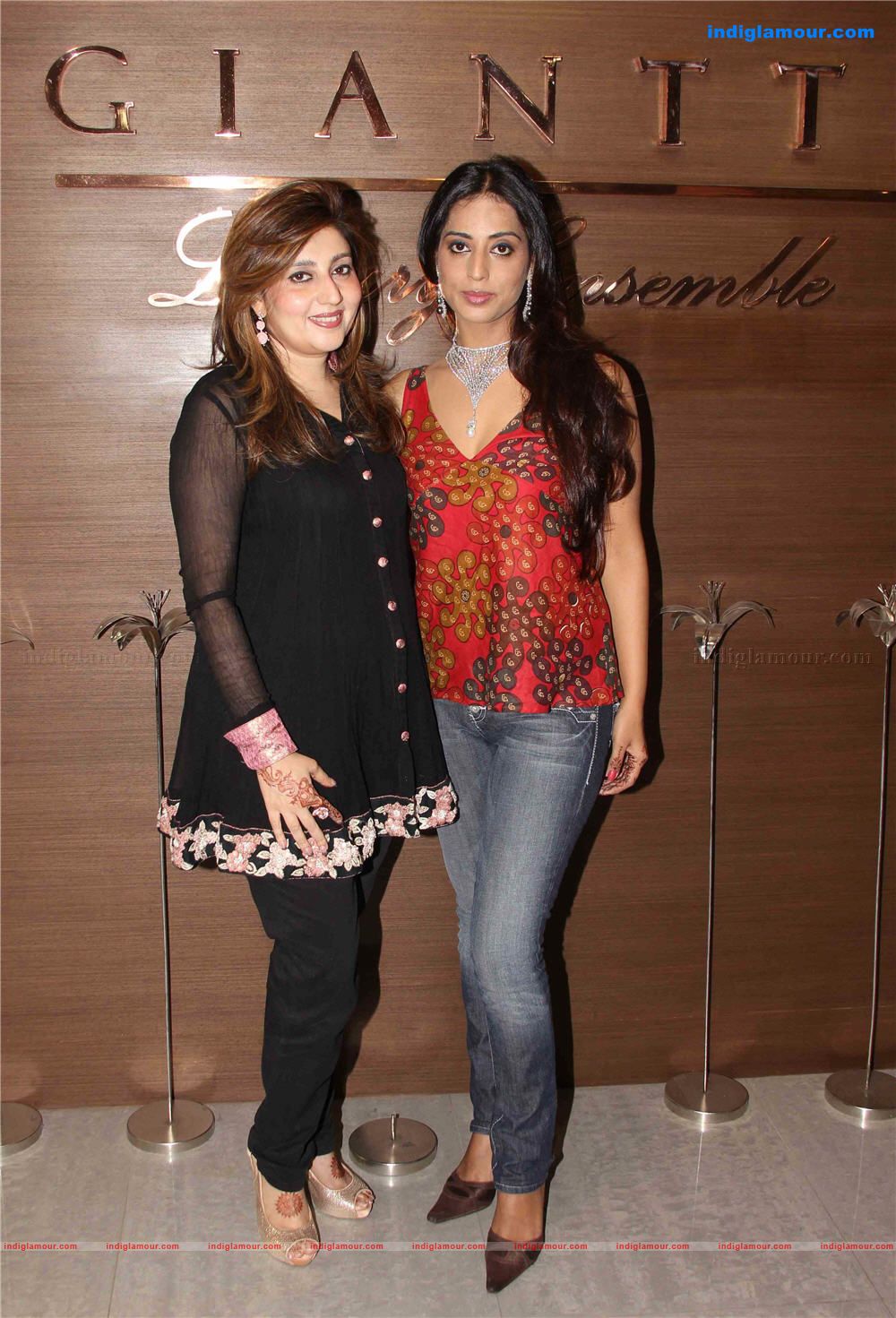 Mahie Gill and Archana Kochar at Gitanjali Gianti Store Event hd photo