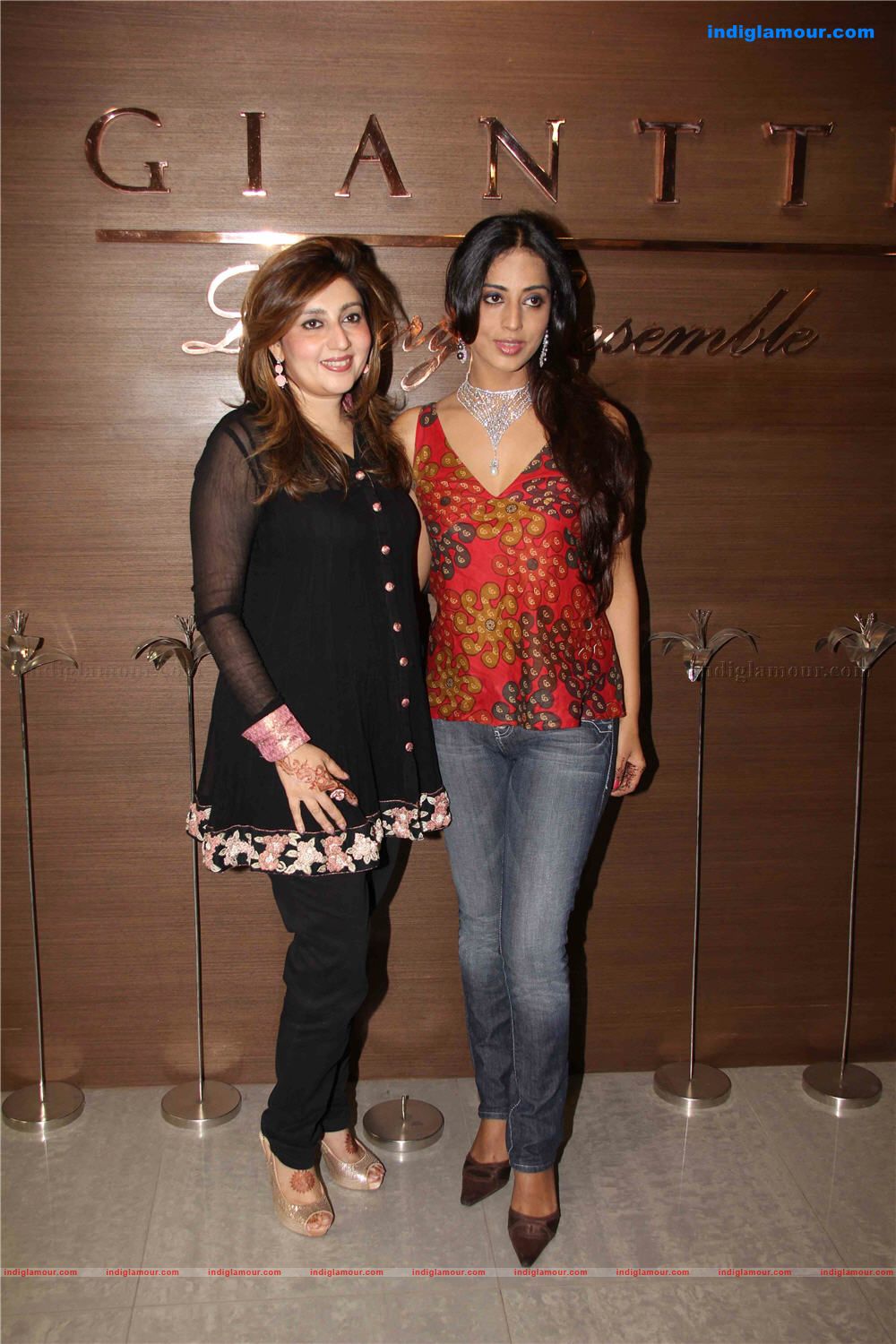 Mahie Gill and Archana Kochar at Gitanjali Gianti Store Event hd photo