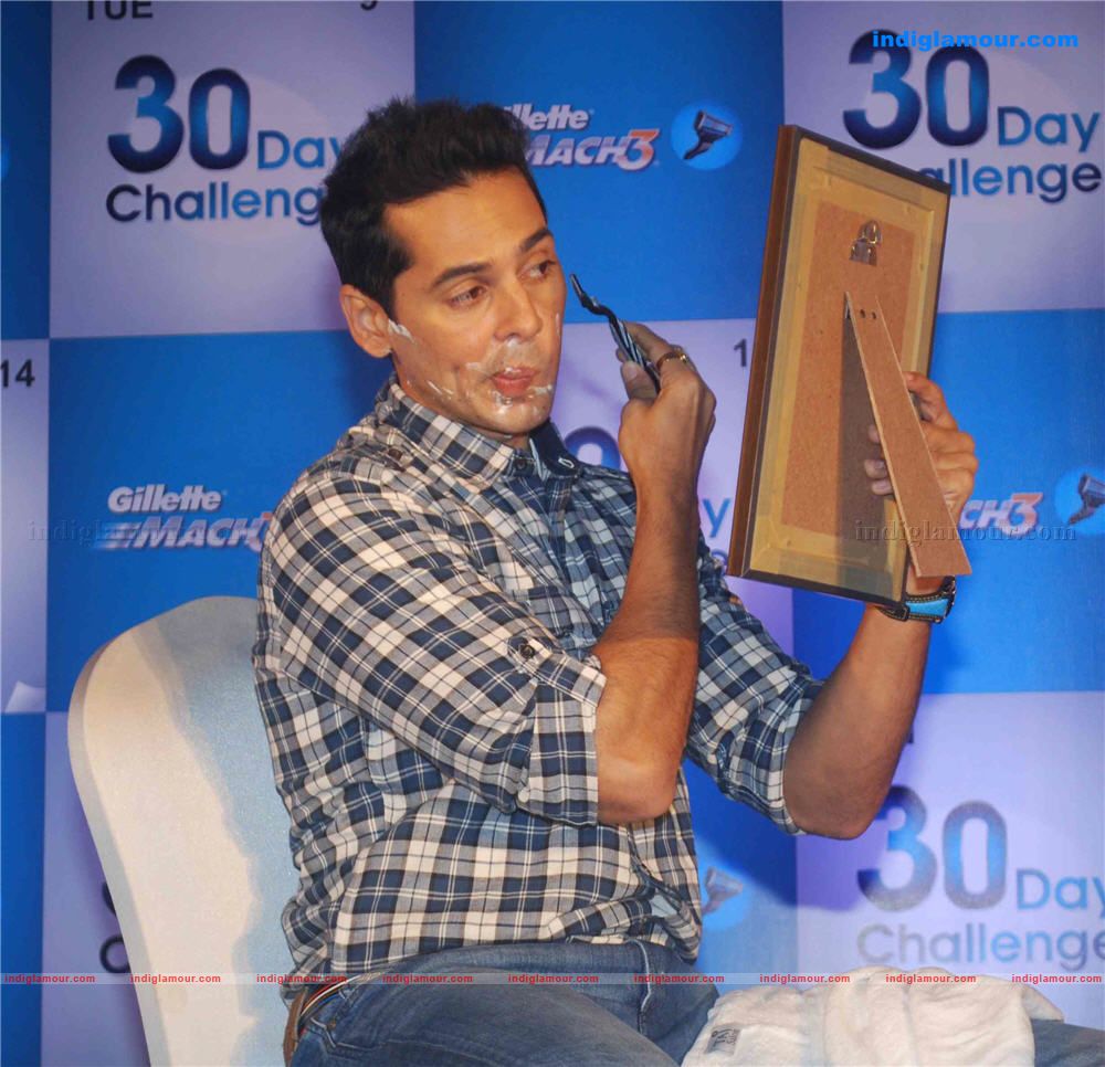 Malaika Arora Khan gives mach3 30 days challange to Dino Moria and Ritwik Bhatachariya Event hd photo