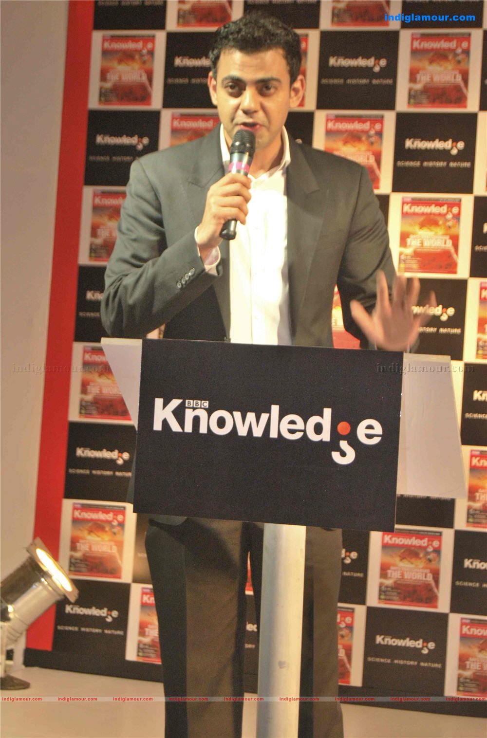 Sonam kapoor unveils international magazine KNOWLEDGE Event hd photo