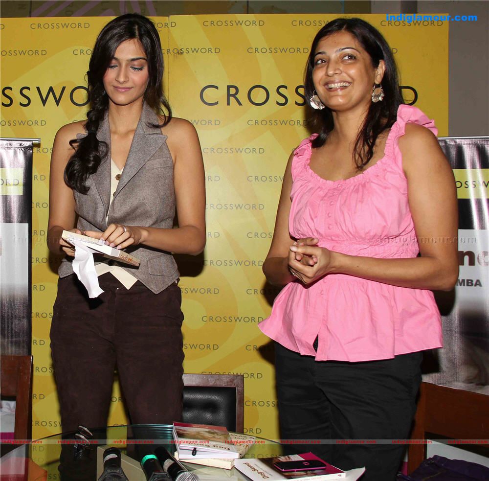Soonam Kapoor Launches Book Dog Send at crossword Event hd photo
