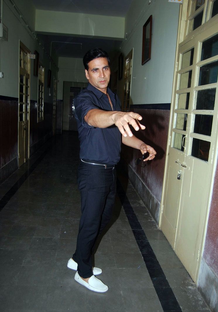 Akshay kumar promotes Desi Boyz Event hd photo