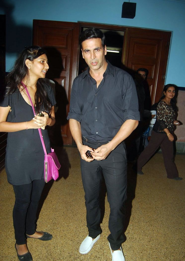 Akshay kumar promotes Desi Boyz Event hd photo