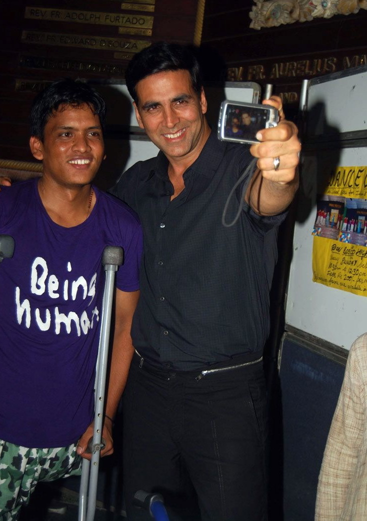 Akshay kumar promotes Desi Boyz Event hd photo