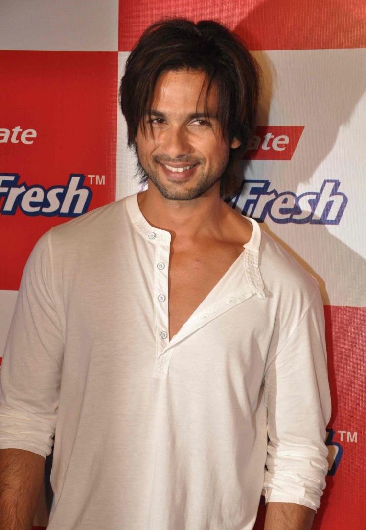 Genelia and Shahid at Red Carpet Maxfresh Party Event hd photo