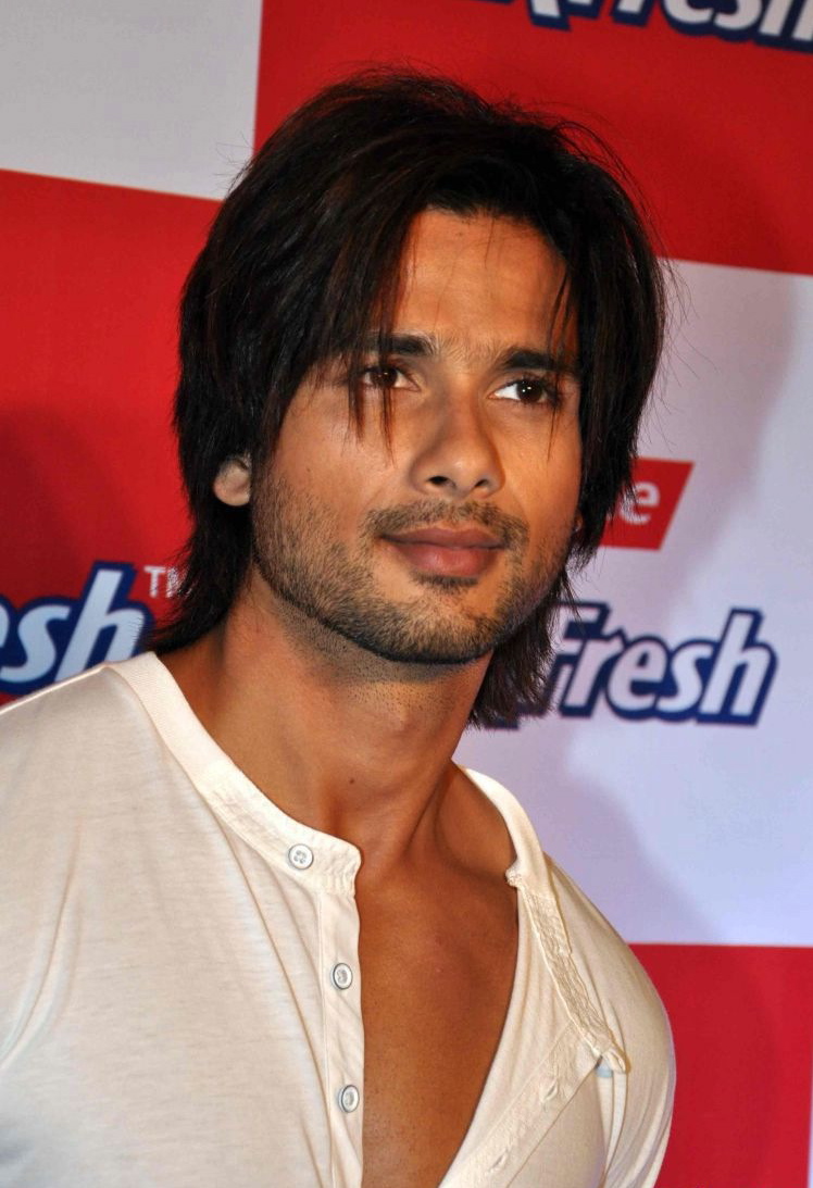 Genelia and Shahid at Red Carpet Maxfresh Party Event hd photo