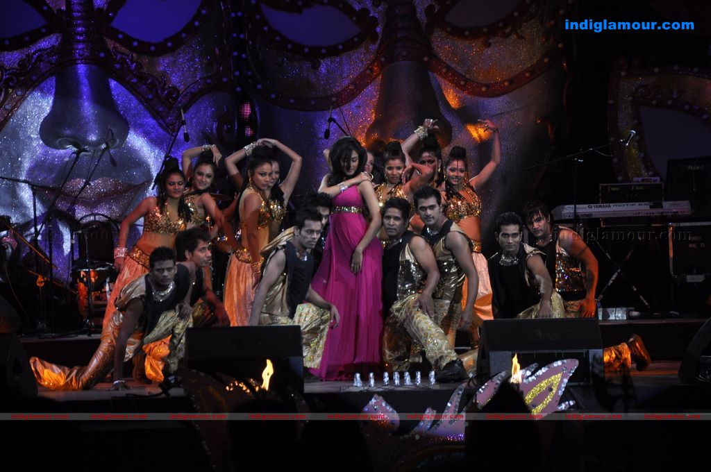 Malaika Arora Khan and Sonal Chauhan sizzle at Aamby Valley 2011 bash  Event hd photo