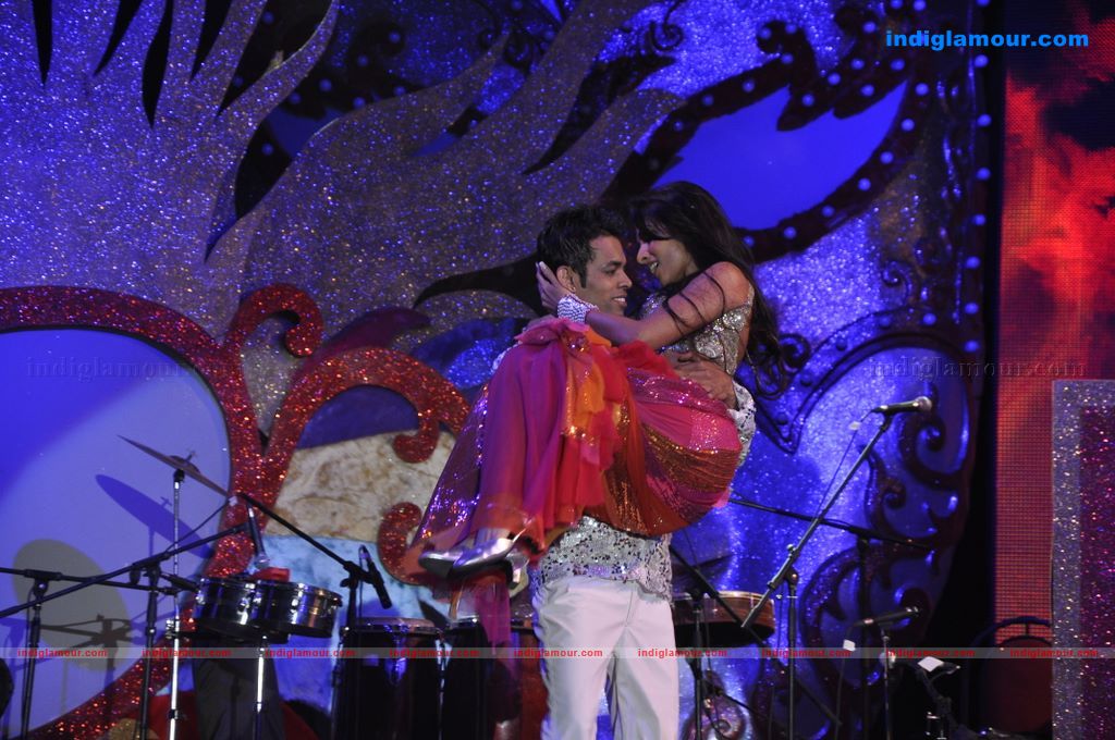 Malaika Arora Khan and Sonal Chauhan sizzle at Aamby Valley 2011 bash  Event hd photo