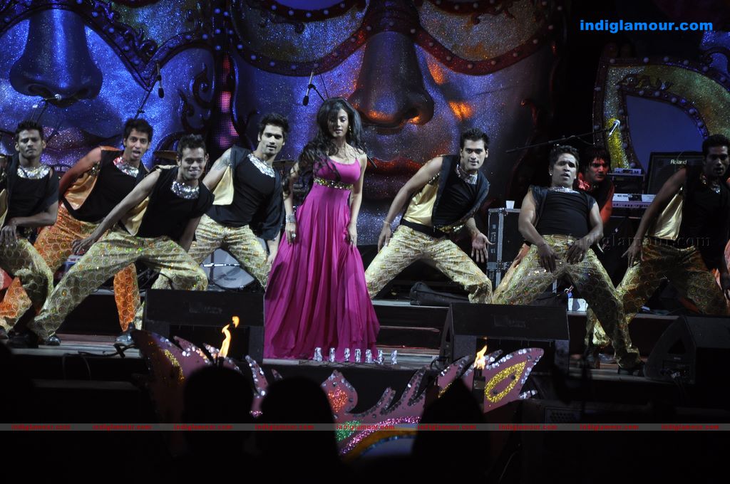 Malaika Arora Khan and Sonal Chauhan sizzle at Aamby Valley 2011 bash  Event hd photo