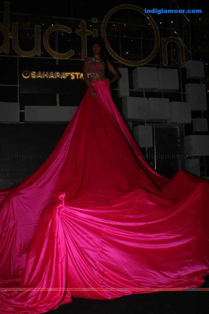 Mallika Sherawat and Mugdha perform at Sahara Star's Seduction 2011 Event hd photo
