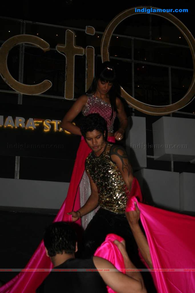 Mallika Sherawat and Mugdha perform at Sahara Star's Seduction 2011 Event hd photo