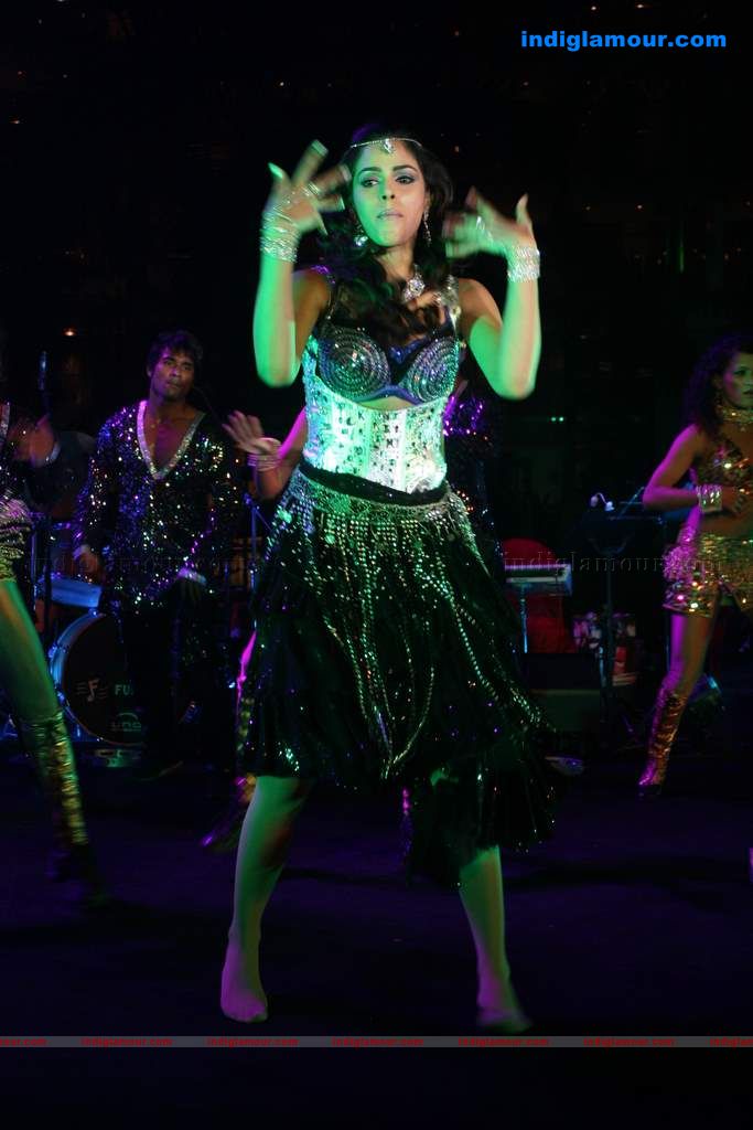 Mallika Sherawat and Mugdha perform at Sahara Star's Seduction 2011 Event hd photo