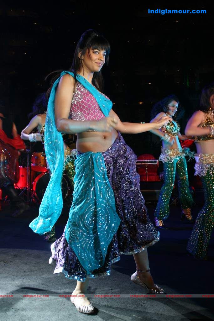 Mallika Sherawat and Mugdha perform at Sahara Star's Seduction 2011 Event hd photo