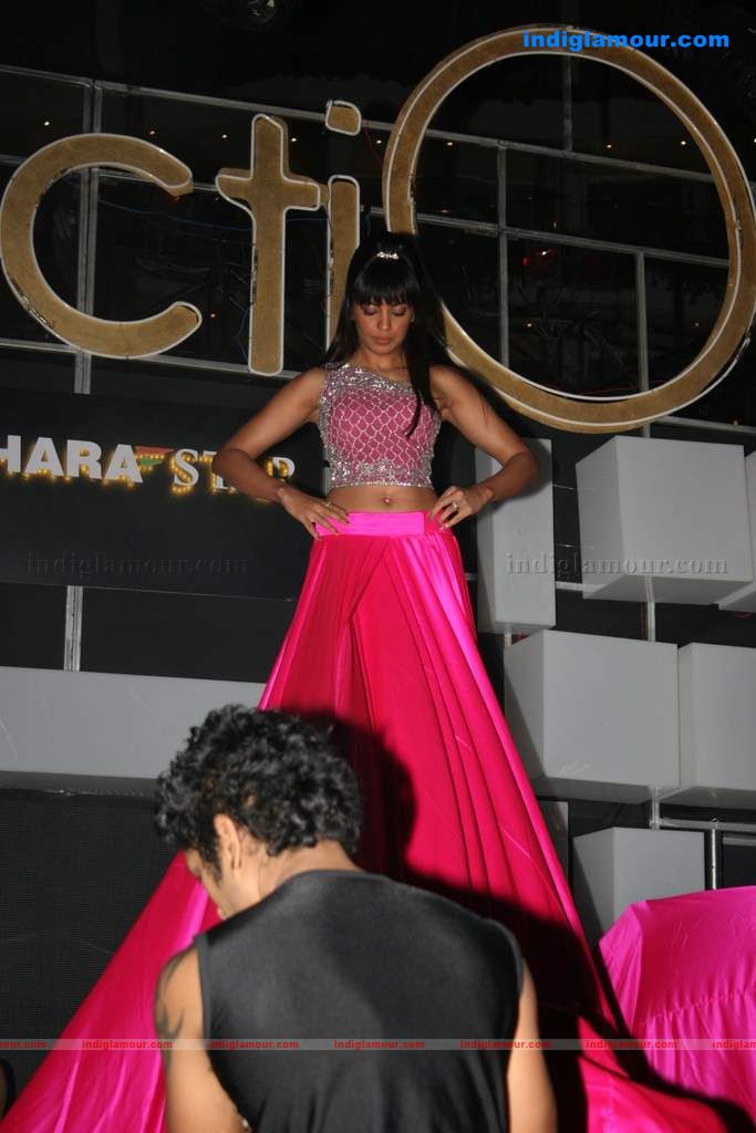 Mallika Sherawat and Mugdha perform at Sahara Star's Seduction 2011 Event hd photo