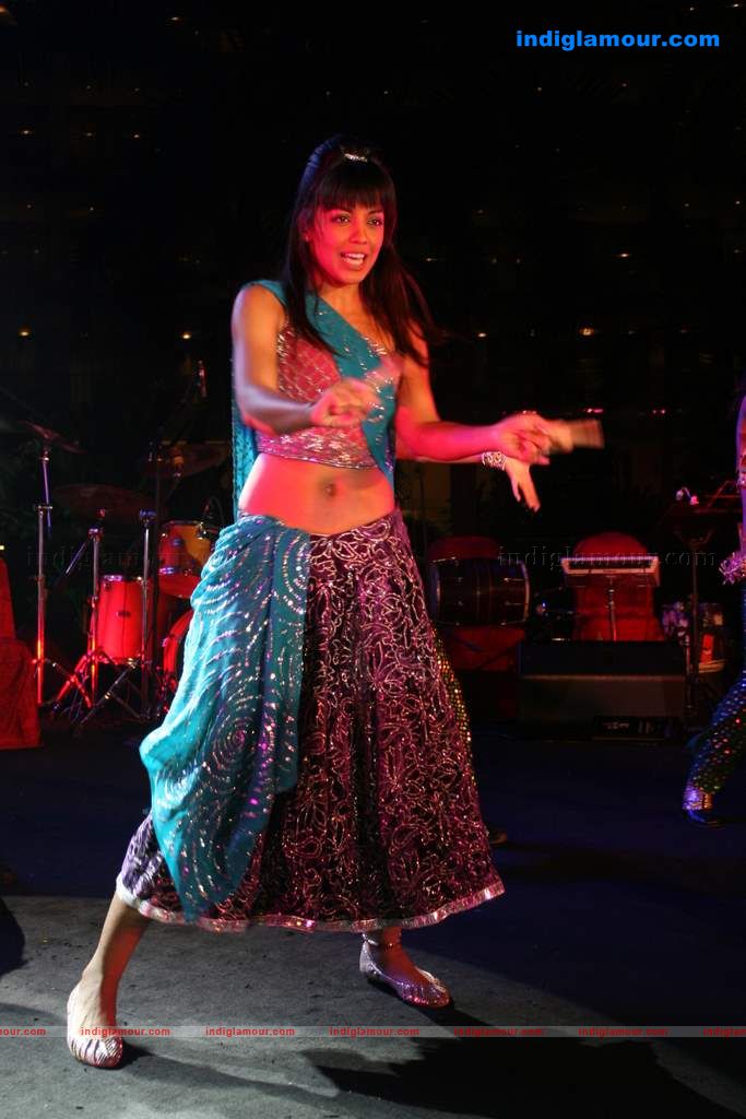 Mallika Sherawat and Mugdha perform at Sahara Star's Seduction 2011 Event hd photo