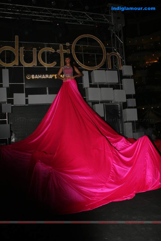 Mallika Sherawat and Mugdha perform at Sahara Star's Seduction 2011 Event hd photo