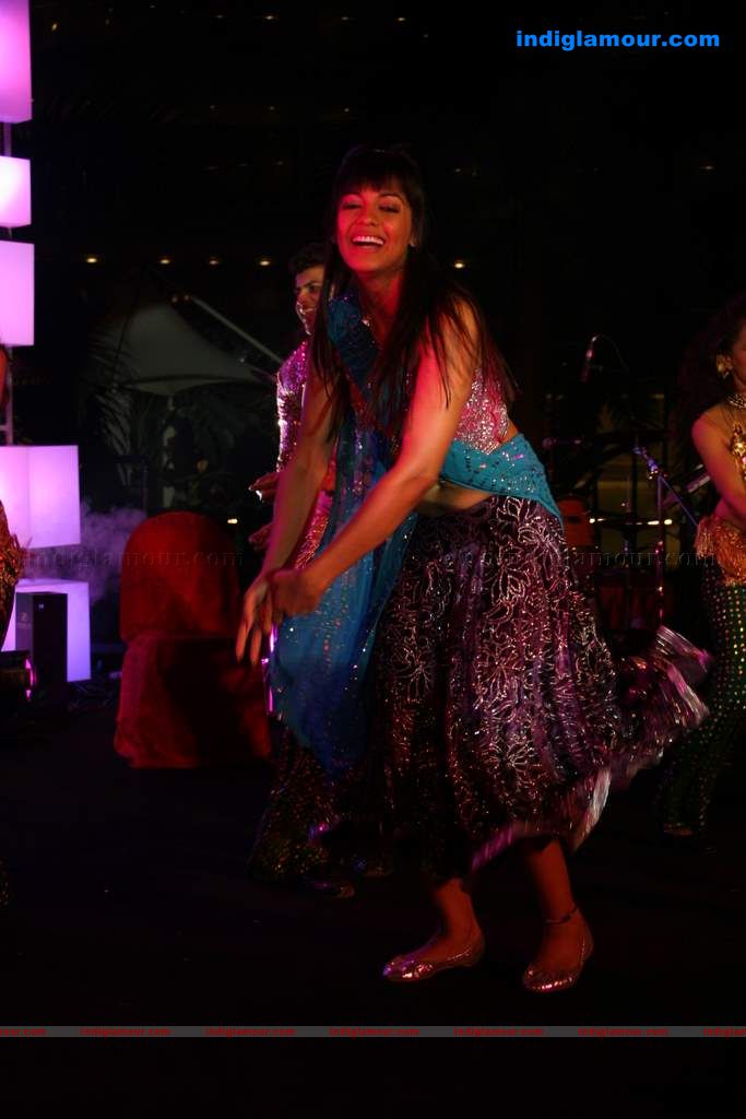 Mallika Sherawat and Mugdha perform at Sahara Star's Seduction 2011 Event hd photo