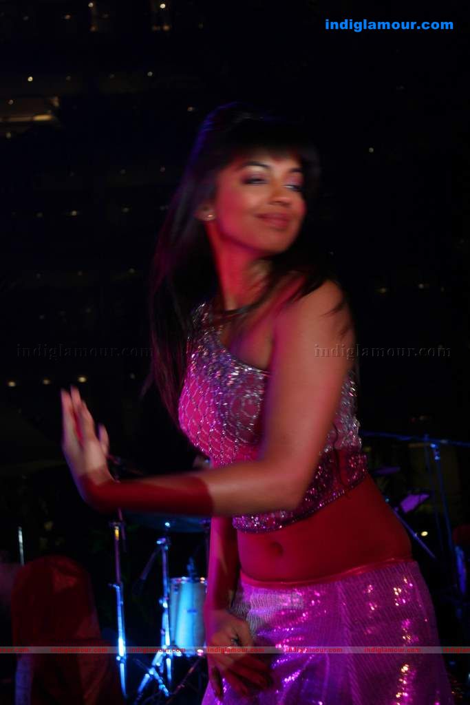 Mallika Sherawat and Mugdha perform at Sahara Star's Seduction 2011 Event hd photo