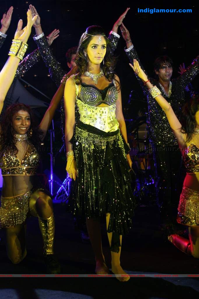 Mallika Sherawat and Mugdha perform at Sahara Star's Seduction 2011 Event hd photo