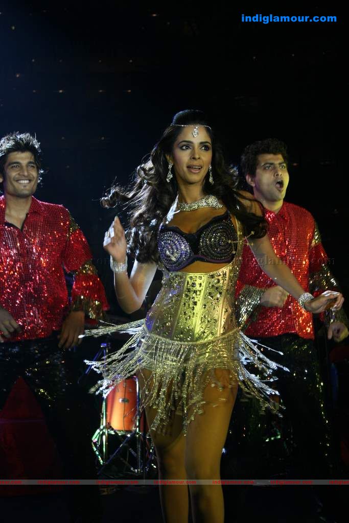 Mallika Sherawat and Mugdha perform at Sahara Star's Seduction 2011 Event hd photo