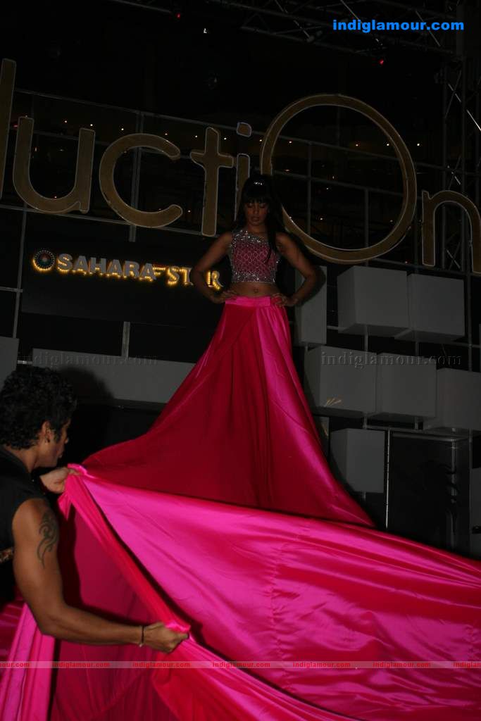Mallika Sherawat and Mugdha perform at Sahara Star's Seduction 2011 Event hd photo